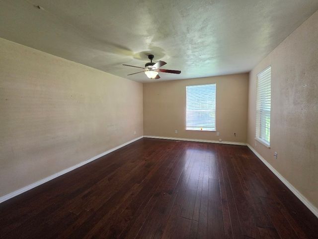 515 N Bosque Street, Meridian, TX 76665