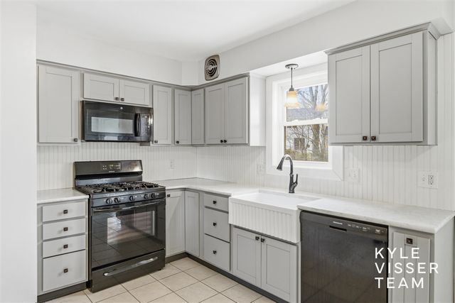 1661 Herrick Avenue, Grand Rapids, MI 49505