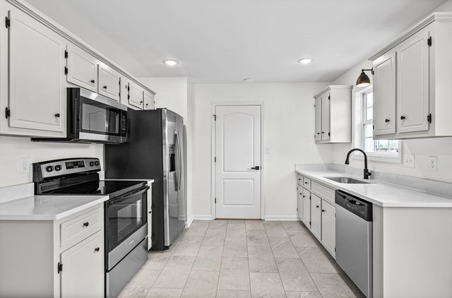 270 Harold Dr, Clarksville, TN 37040
