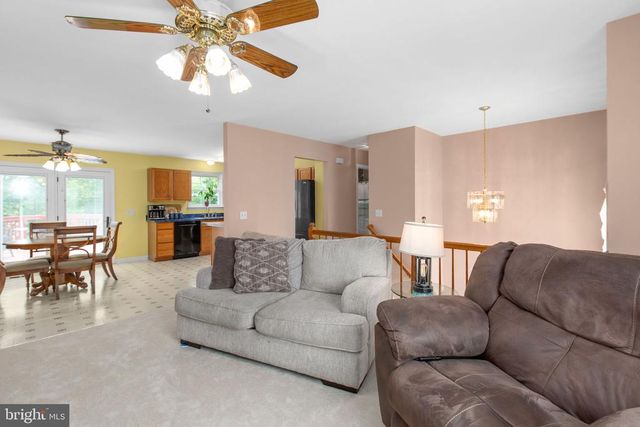 12215 STONEHENGE DR, Fredericksburg, VA 22407