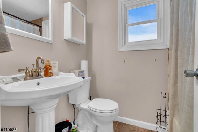 165 Glenside Trl, Byram Twp., NJ 07871