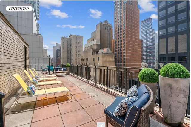 209 E 56th St Apt 2K, New York City, NY 10022
