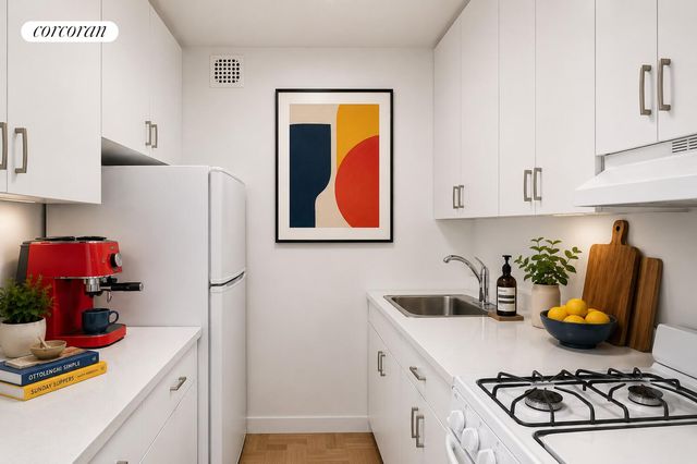 209 E 56th St Apt 2K, New York City, NY 10022