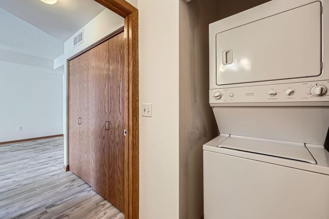 820 Emerald Street 402, Saint Paul, MN 55114