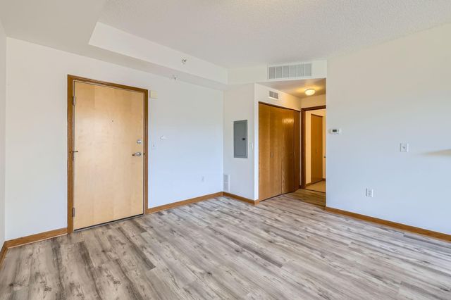 820 Emerald Street 402, Saint Paul, MN 55114