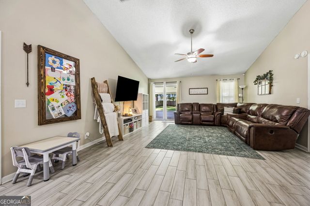 109 Lake Crest Drive, Kingsland, GA 31548