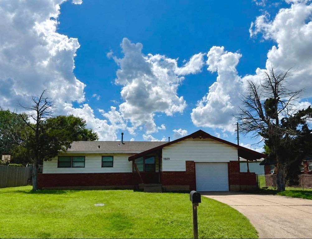 1510 NW 43rd St, Lawton, OK 73505