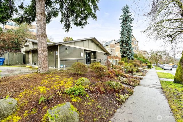 812 Davis Place S, Seattle, WA 98144