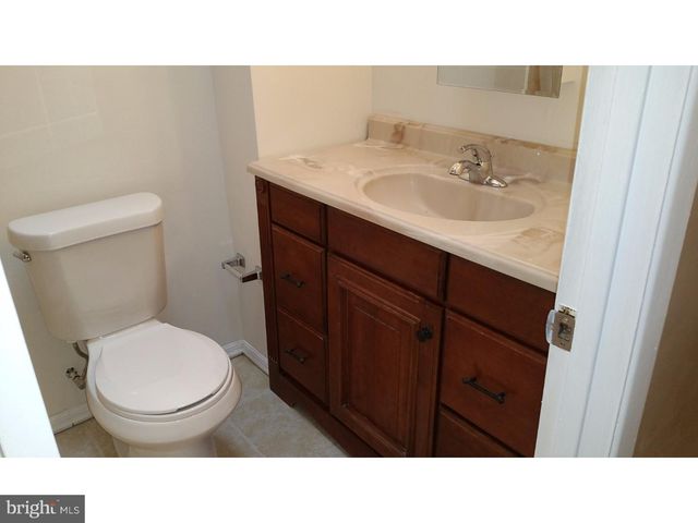 9960 WOODFERN RD, Philadelphia, PA 19115