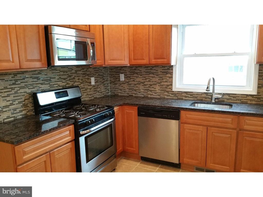 9960 WOODFERN RD, Philadelphia, PA 19115