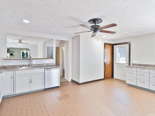 1128 Somerset Lane, Fort Wayne, IN 46805