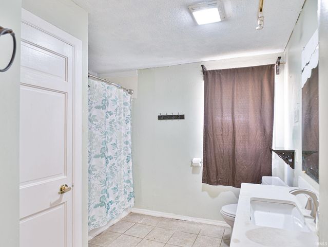 1128 Somerset Lane, Fort Wayne, IN 46805