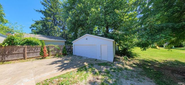 1128 Somerset Lane, Fort Wayne, IN 46805