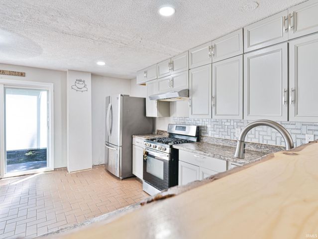 1128 Somerset Lane, Fort Wayne, IN 46805