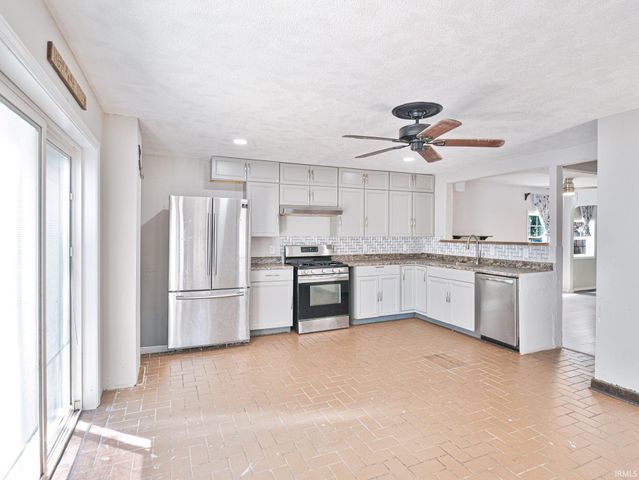 1128 Somerset Lane, Fort Wayne, IN 46805