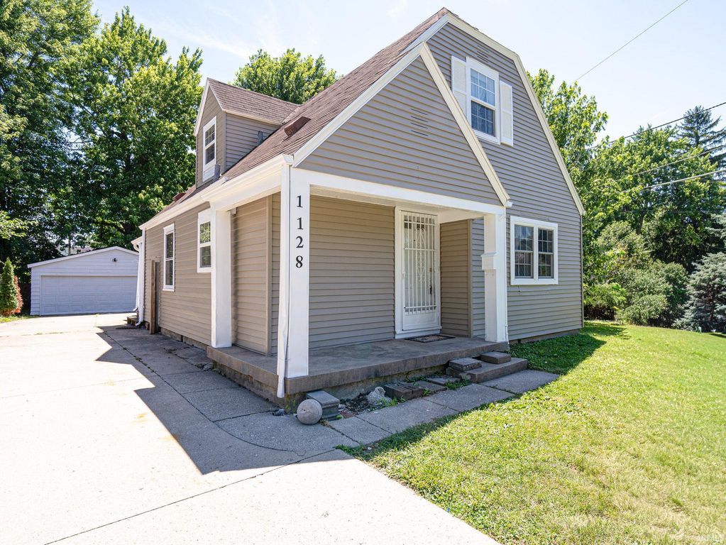 1128 Somerset Lane, Fort Wayne, IN 46805