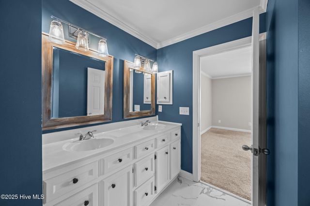 1013 Bristolmoor Drive, Winterville, NC 28590