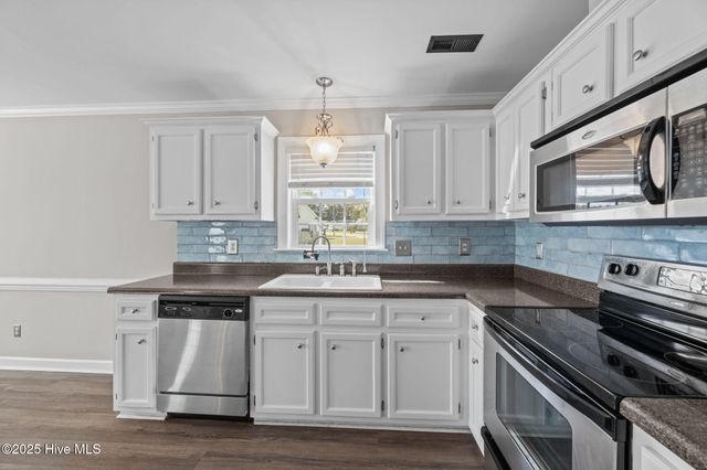 1013 Bristolmoor Drive, Winterville, NC 28590