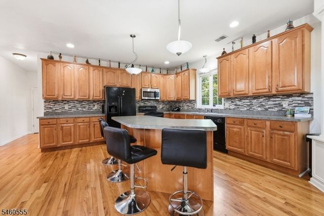 6 Andre Ct, Hardyston Twp., NJ 07416