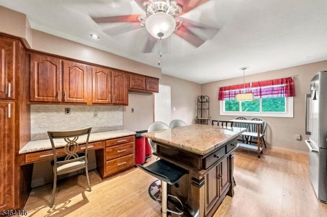 1 Hidden Lake Dr, North Brunswick Twp., NJ 08902