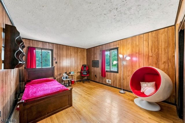 1 Hidden Lake Dr, North Brunswick Twp., NJ 08902