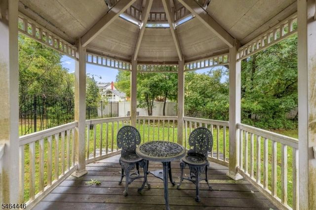1 Hidden Lake Dr, North Brunswick Twp., NJ 08902