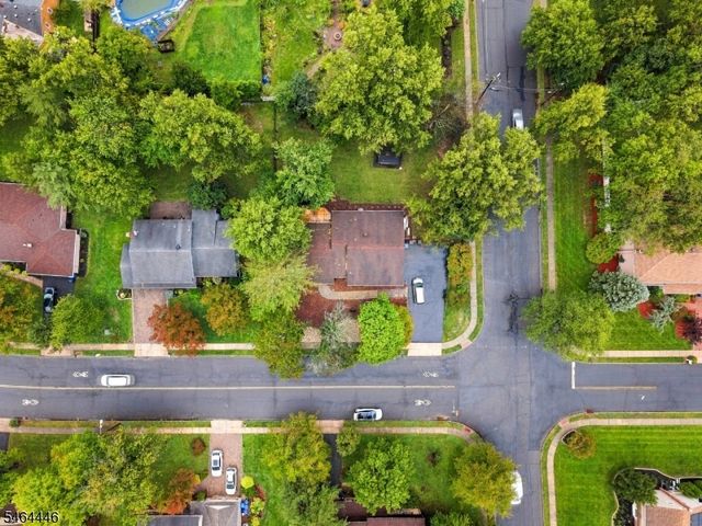 1 Hidden Lake Dr, North Brunswick Twp., NJ 08902