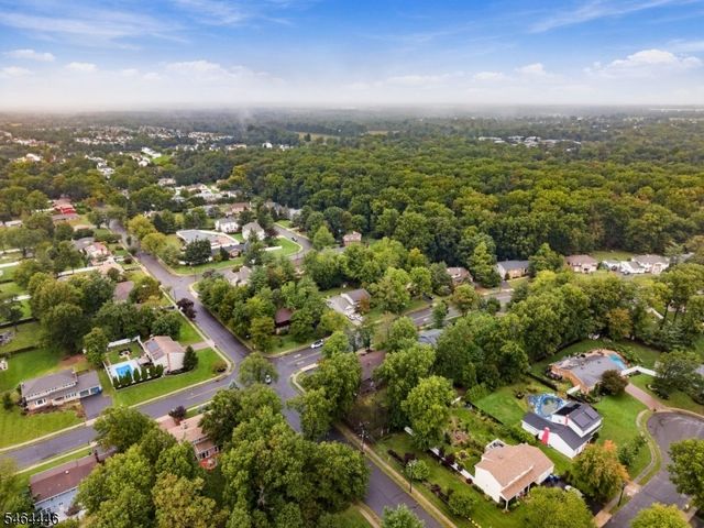 1 Hidden Lake Dr, North Brunswick Twp., NJ 08902