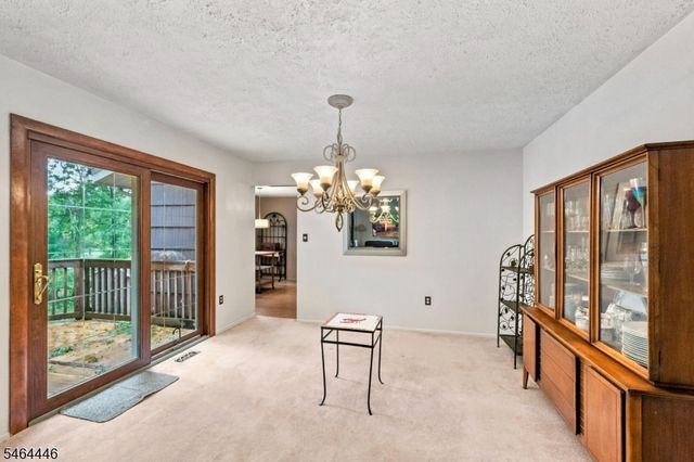 1 Hidden Lake Dr, North Brunswick Twp., NJ 08902
