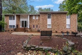 1 Hidden Lake Dr, North Brunswick Twp., NJ 08902
