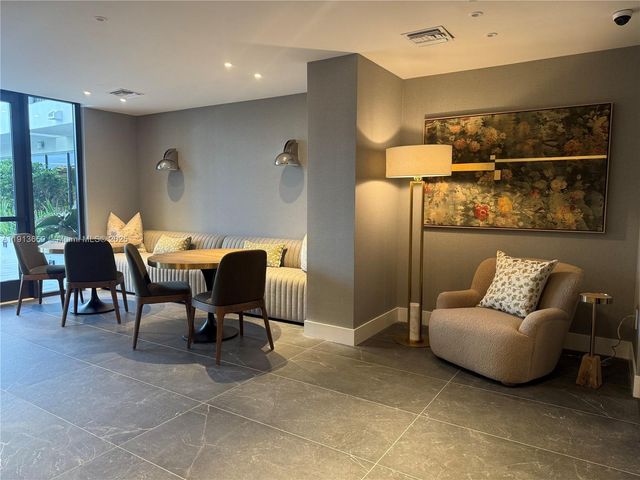 2001 Van Buren St 744, Hollywood, FL 33020