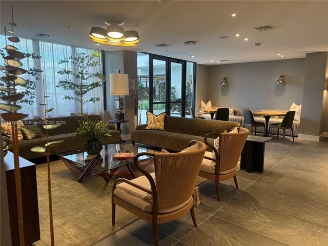 2001 Van Buren St 744, Hollywood, FL 33020