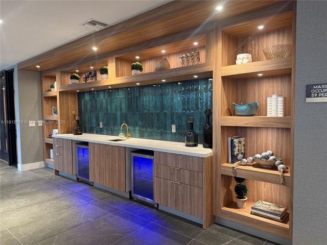 2001 Van Buren St 744, Hollywood, FL 33020