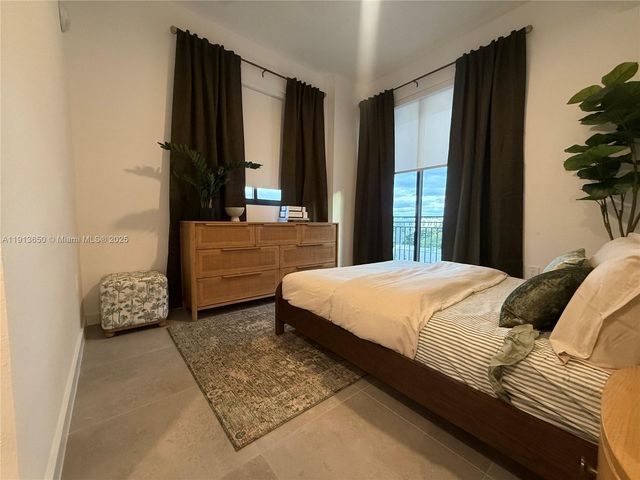 2001 Van Buren St 744, Hollywood, FL 33020