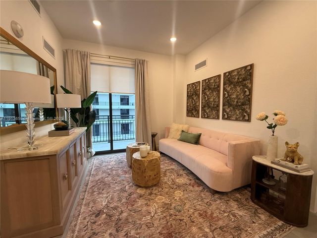 2001 Van Buren St 744, Hollywood, FL 33020