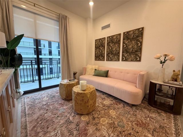 2001 Van Buren St 744, Hollywood, FL 33020