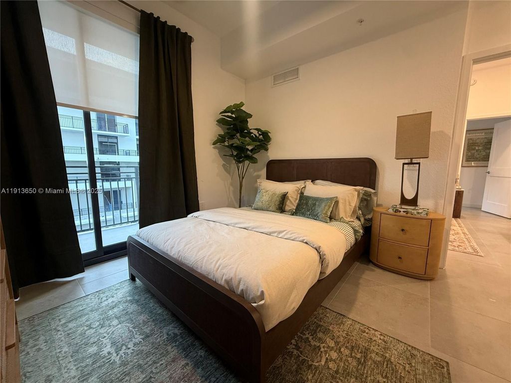 2001 Van Buren St 744, Hollywood, FL 33020