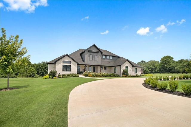 2664 Highlands Way, Elm Springs, AR 72762
