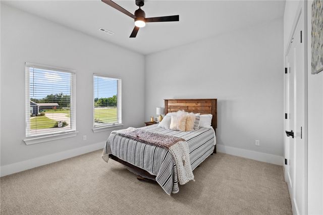 2664 Highlands Way, Elm Springs, AR 72762