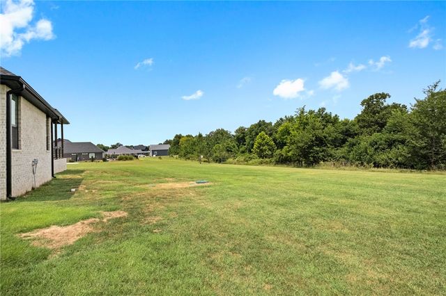 2664 Highlands Way, Elm Springs, AR 72762