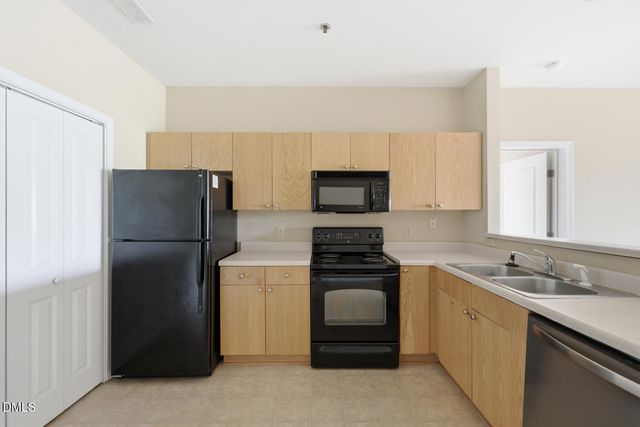 102 Campus Walk Trail 200, Elon, NC 27244