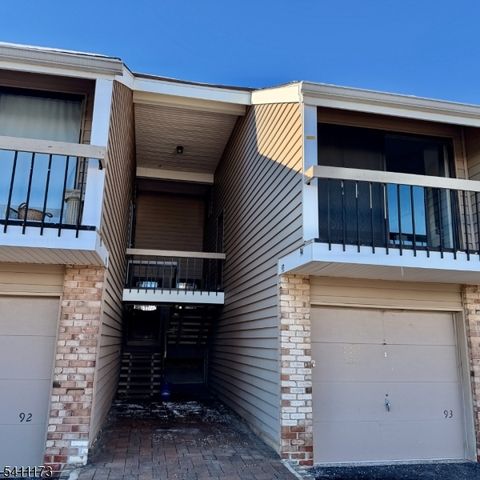 93 Overlook Dr, Union Twp., NJ 08809