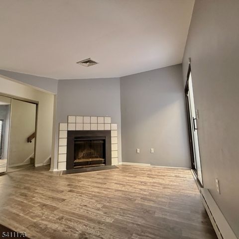 93 Overlook Dr, Union Twp., NJ 08809