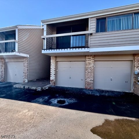 93 Overlook Dr, Union Twp., NJ 08809