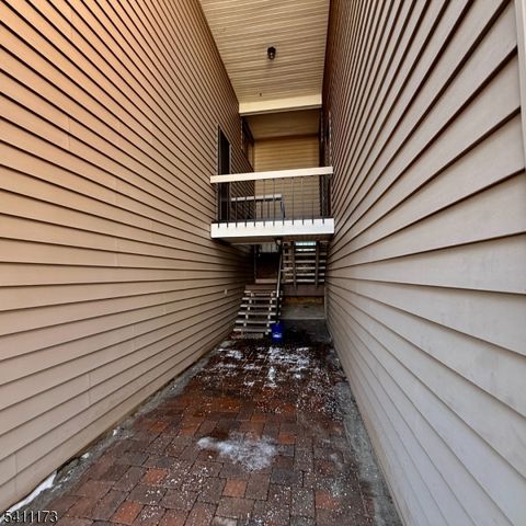 93 Overlook Dr, Union Twp., NJ 08809