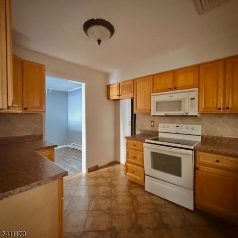 93 Overlook Dr, Union Twp., NJ 08809