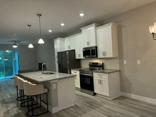 524 E AVONDALE DRIVE, Dunnellon, FL 34434