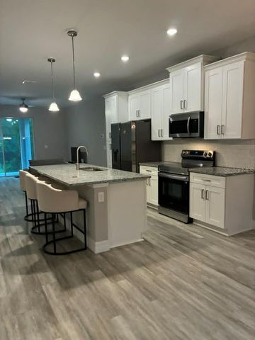 524 E AVONDALE DRIVE, Dunnellon, FL 34434
