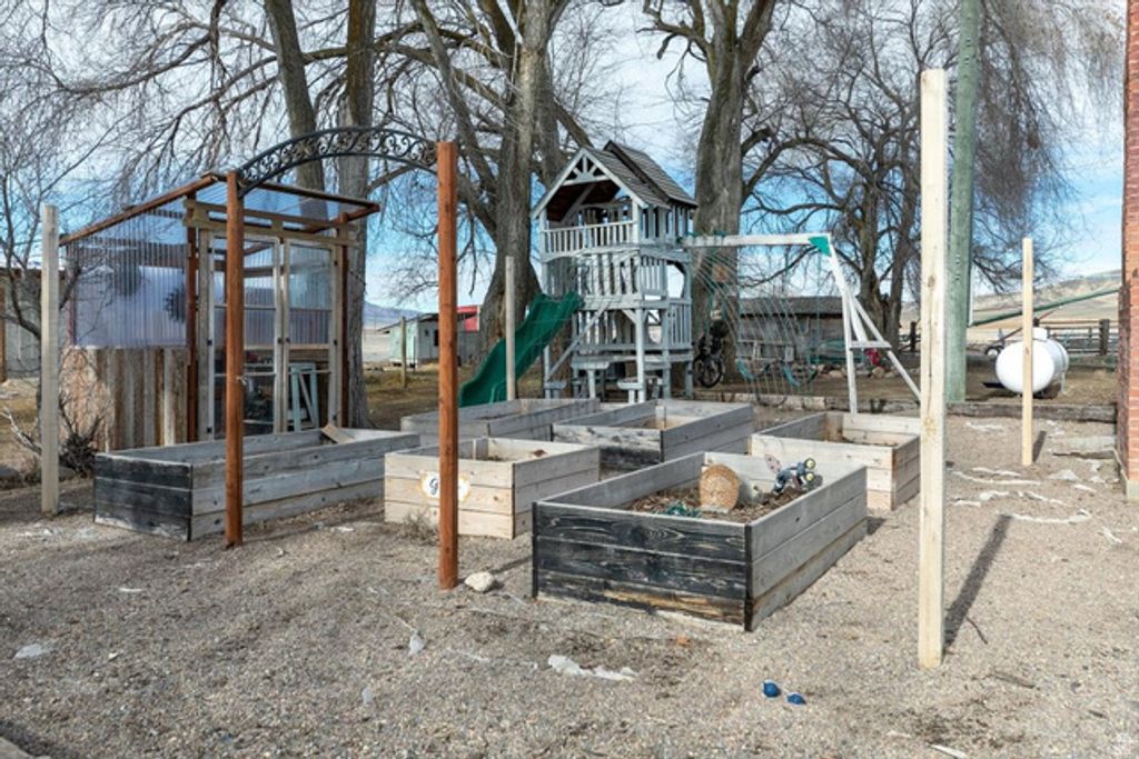 Image 33 of property listing at 2396 W 7400 N, Preston, ID 83263