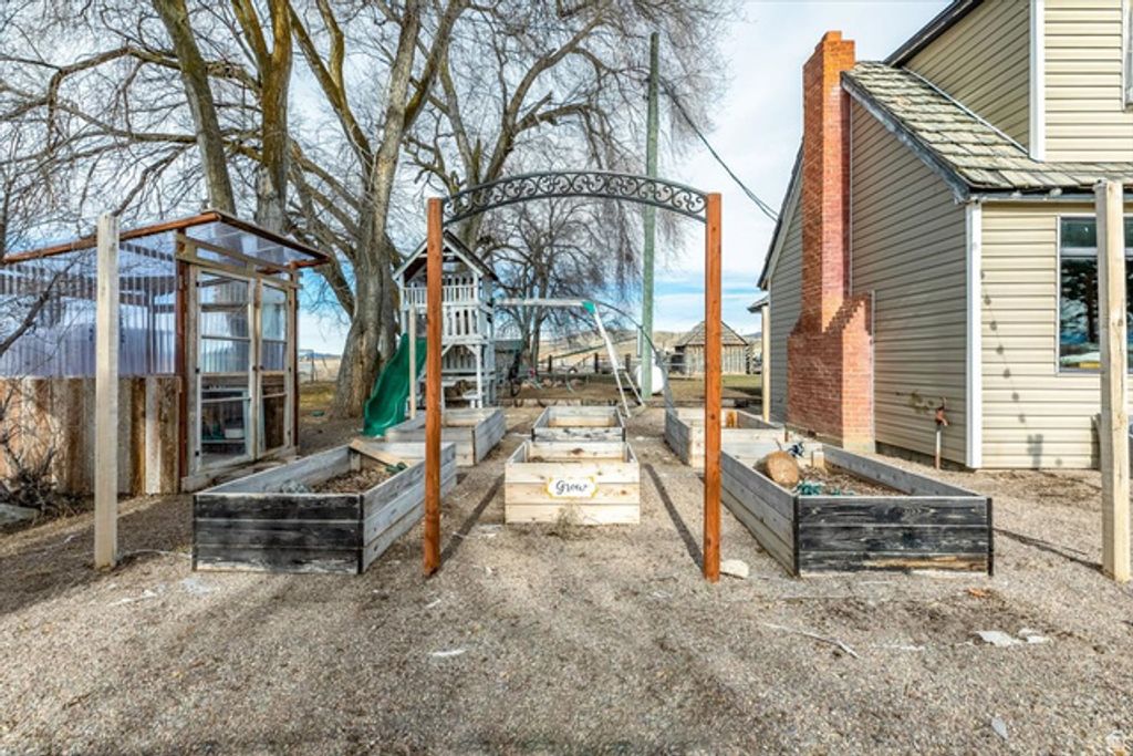 Image 34 of property listing at 2396 W 7400 N, Preston, ID 83263